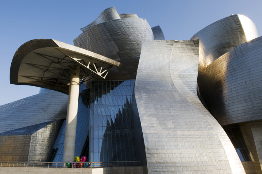 5 powodów, dla których warto odwiedzić Muzeum Guggenheima w Bilbao