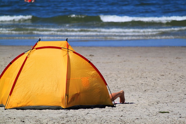 Jak biwakować na plaży?